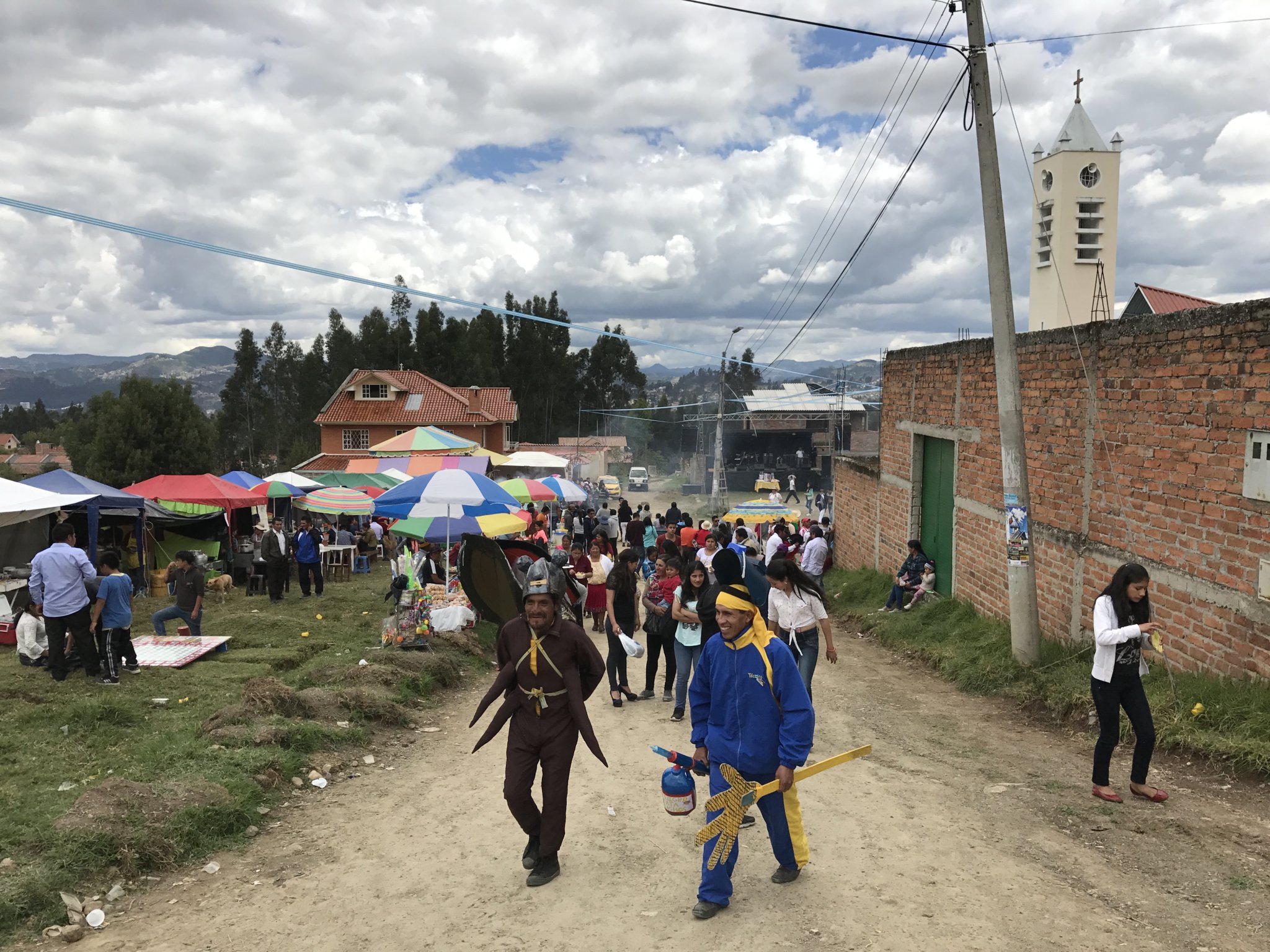 The San Miguel celebrations come to and end as pest control guy and his giant bug buddy head home