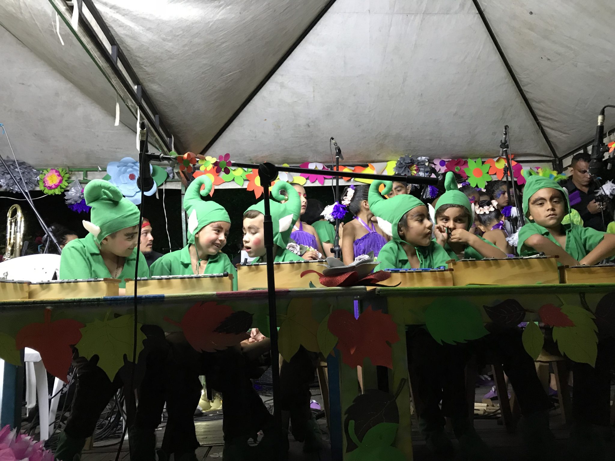 Kids dressed as elves wait their turn during Guatapé's Christmas pageant